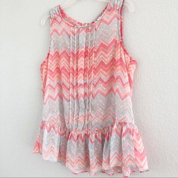 ELLE Multi Color Zig Zag Patterned Sleeveless Top - Picture 4 of 8